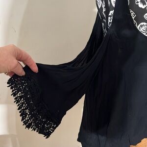 Xhilaration size, X-large, black gauze like cold shoulder